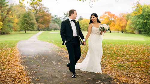 Couple strolling through the path at The Legacy Club at Woodcrest in Cherry Hill NJ